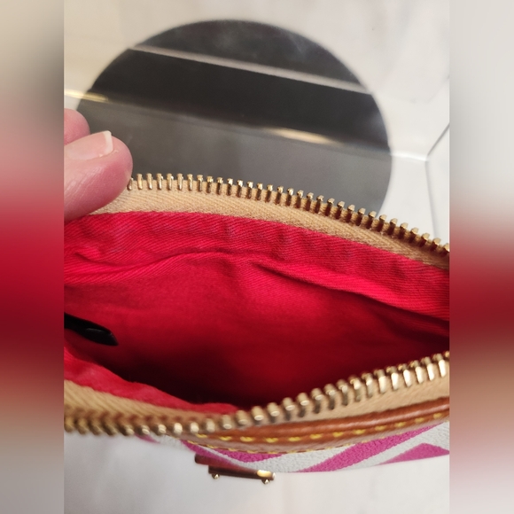 Dooney & Bourke Slim Coin Pouch Fuschia Chevron - Picture 9 of 10